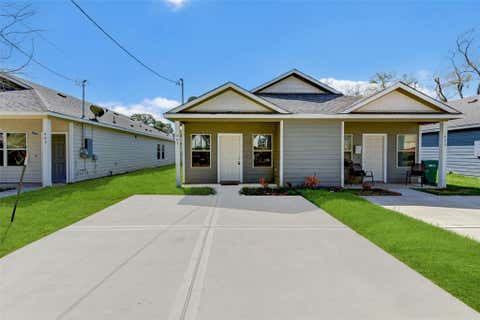 Photo of 407 E Avenue G, Conroe, TX 77301 (MLS # 69066934)