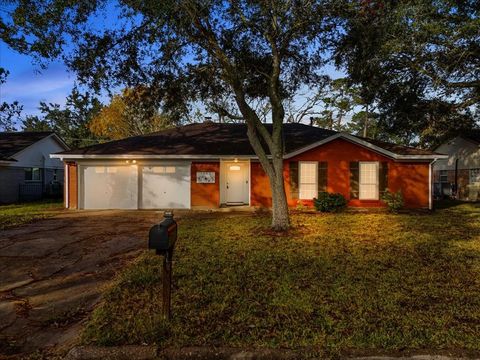 Photo of 1506 Parkway Drive, Alvin, TX 77511 (MLS # 65944404)