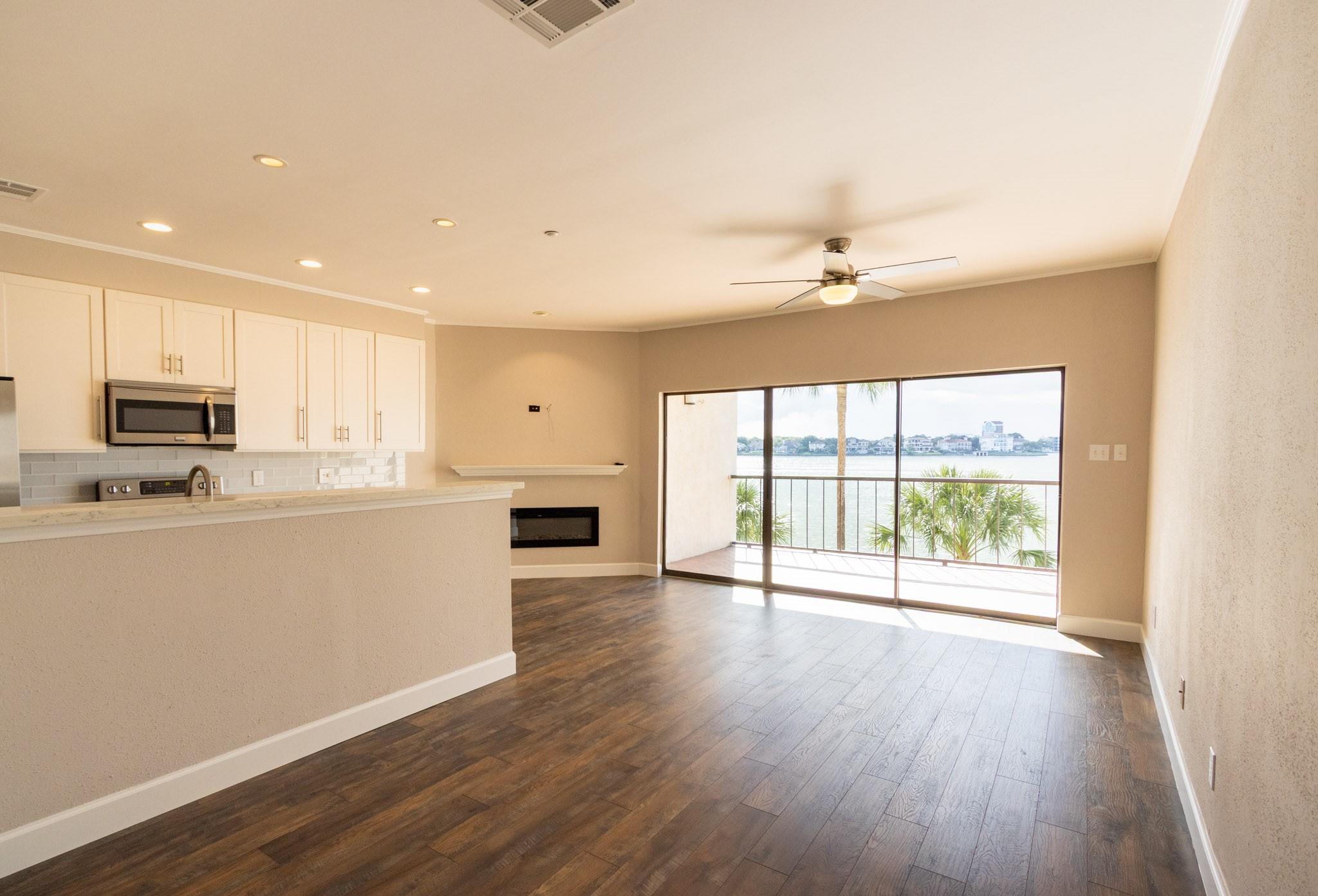 401 Lakeside Lane 111