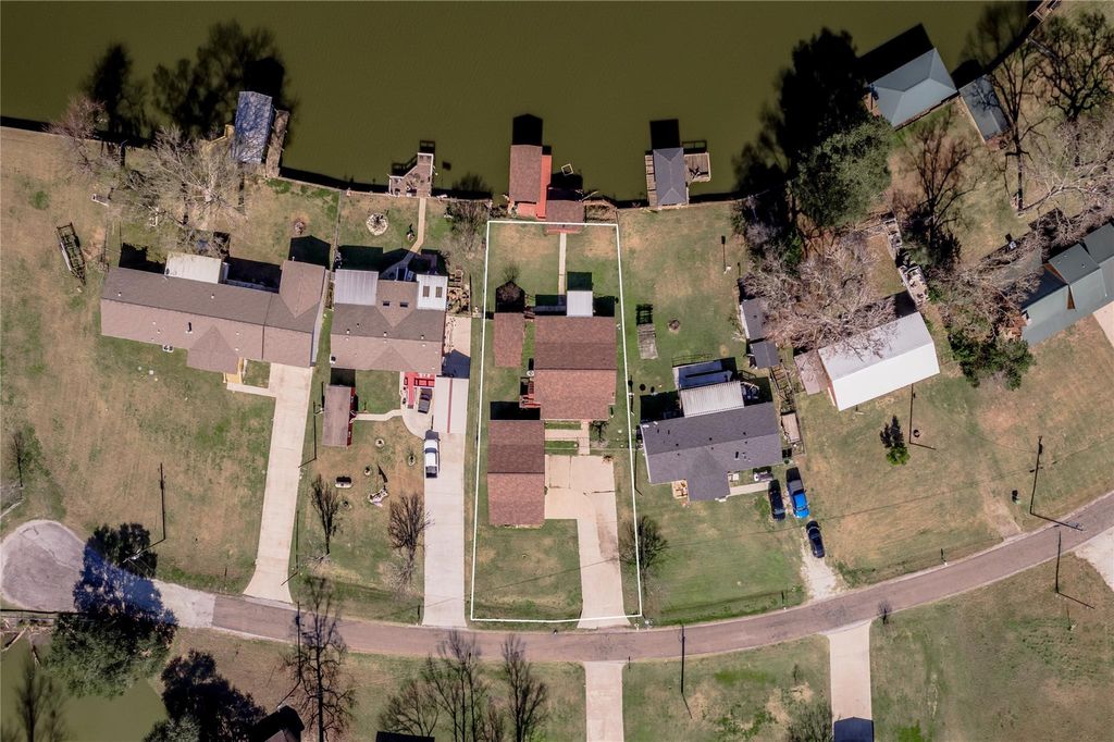 Photo of 53 Lake View Drive, Huntsville, TX 77320 (MLS # 32562562)