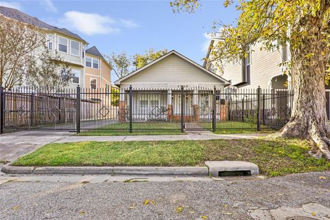 Photo of 1120 E 26th Street, Houston, TX 77009 (MLS # 43507763)
