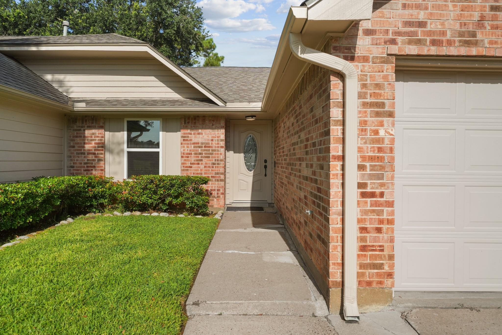 702 W Country Grove Circle