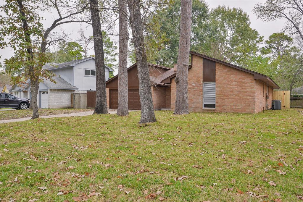 Photo of 2075 Little Cedar Drive, Houston, TX 77339 (MLS # 42987595)