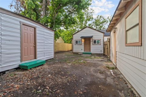 Tiny photo for 807 Aron Street, Baytown, TX 77520 (MLS # 21707383)