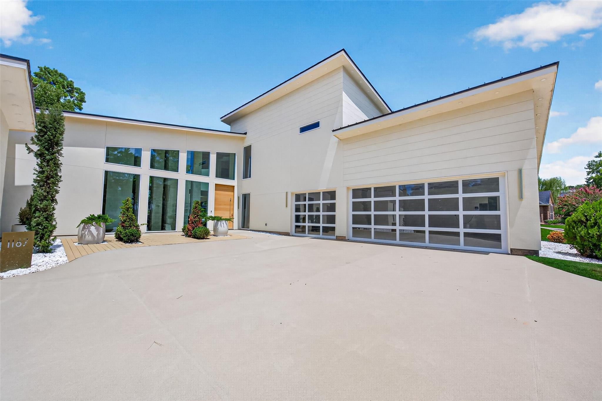 1167 Bentwater Drive