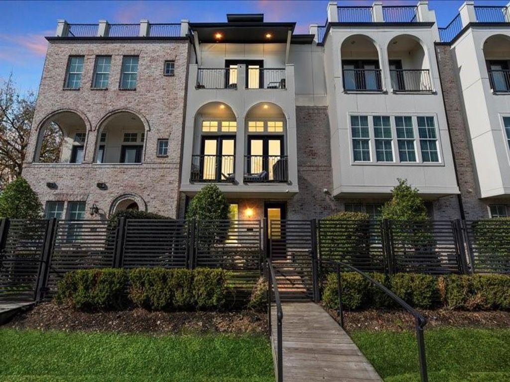 Photo of 2605 Maxroy Street, Houston, TX 77007 (MLS # 65410576)