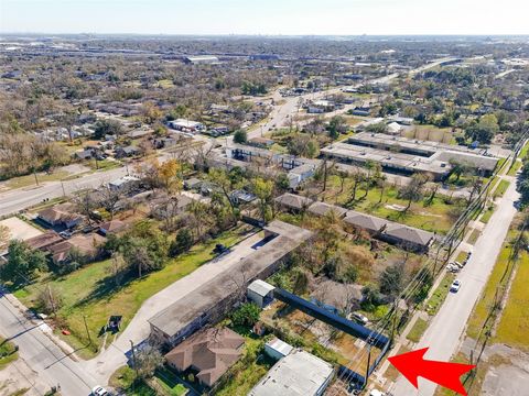 Photo of 3930 Pickfair Street, Houston, TX 77026 (MLS # 817102)