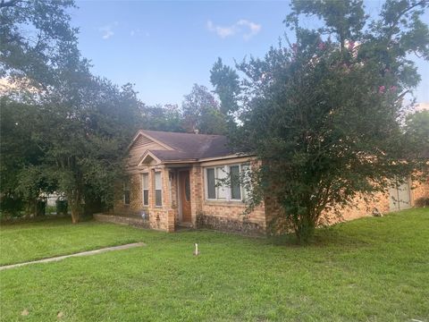 Photo of 8402 Darlington Drive, Houston, TX 77028 (MLS # 61218232)