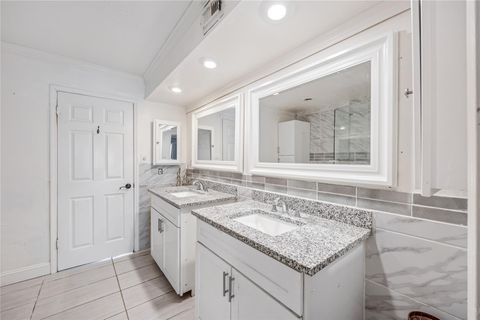 Photo of 2574 Marilee Lane #2, Houston, TX 77057 (MLS # 37700745)