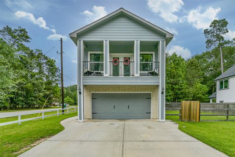 Photo of 725 Magnolia Point Drive, Houston, TX 77336 (MLS # 82670481)