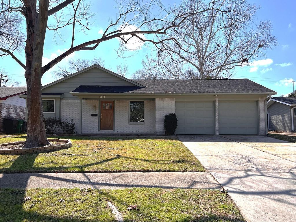 Photo of 5323 Manor Creek Lane, Houston, TX 77092 (MLS # 35361967)