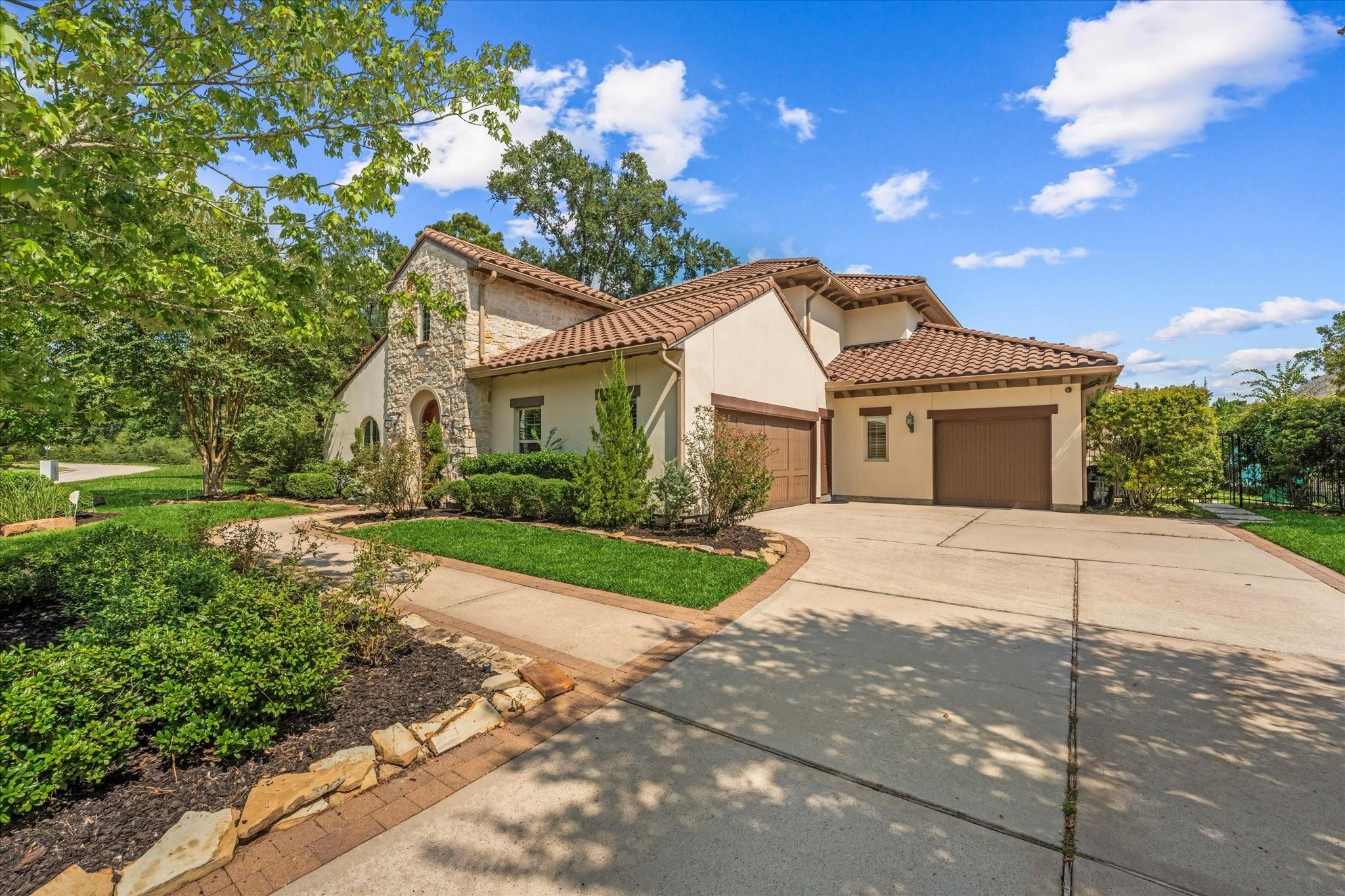 19 Paloma Bend Place