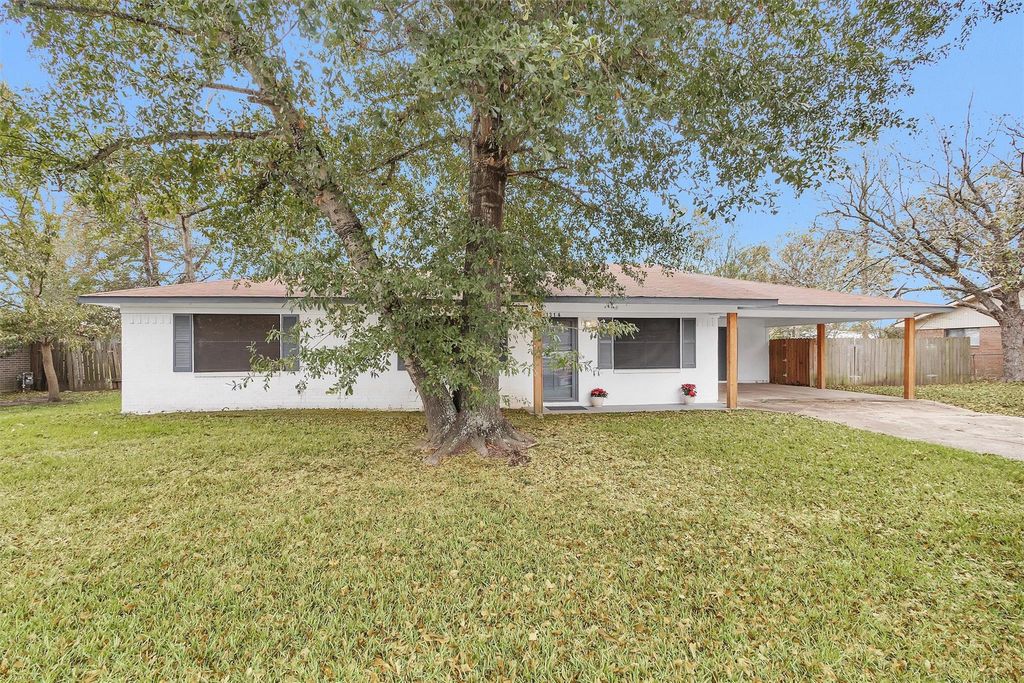 Photo of 1314 Hooks Street, Crockett, TX 75835 (MLS # 73444530)
