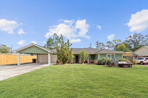 Photo of 1526 Adkins Road, Houston, TX 77055 (MLS # 20011099)