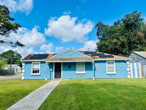Photo of 926 Ogilvie Street, Houston, TX 77017 (MLS # 82220449) Photo of 926 Ogilvie Street, Houston, TX 77017 (MLS # 82220449)