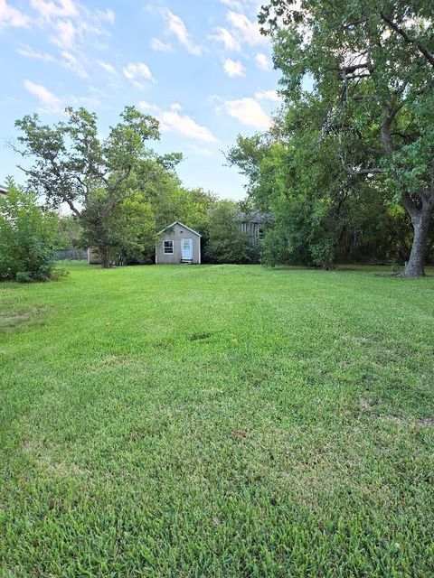 Photo of 17 5th Avenue N, Texas City, TX 77590 (MLS # 88528190)
