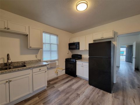 Photo of 3913 Winnie Street #up, Galveston, TX 77550 (MLS # 73866642) Photo of 3913 Winnie Street #up, Galveston, TX 77550 (MLS # 73866642)