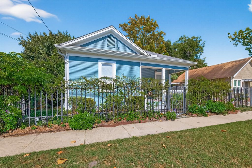 Photo of 1122 Louise Street, Houston, TX 77009 (MLS # 66797374)