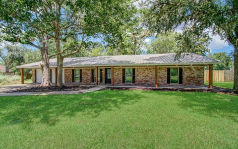 Photo of 6930 Oak Bend Drive, Alvin, TX 77511 (MLS # 38025597)