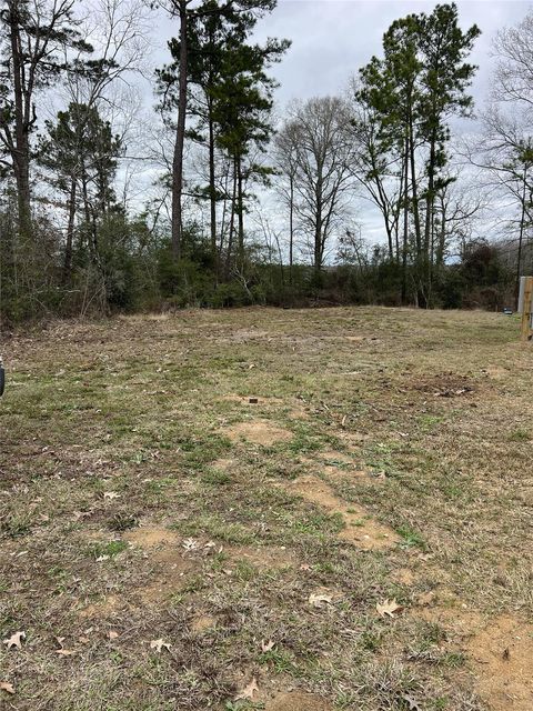 Photo of 400 Cloverdale, Livingston, TX 77351 (MLS # 15151050)