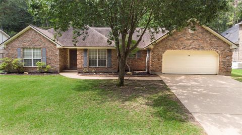 Tiny photo for 2115 Greentree Drive, Huntsville, TX 77340 (MLS # 89635569)