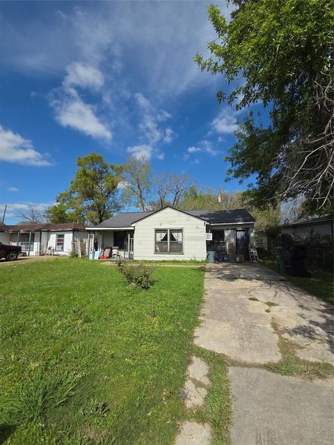 Photo of 7314 Forrestal Street, Houston, TX 77033 (MLS # 39814457)