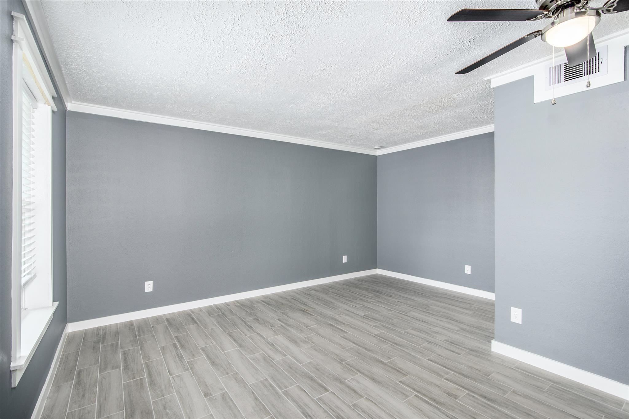 107 E Willowick Avenue 4