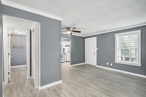 107 E Willowick Avenue 4 Friendswood TX 77546