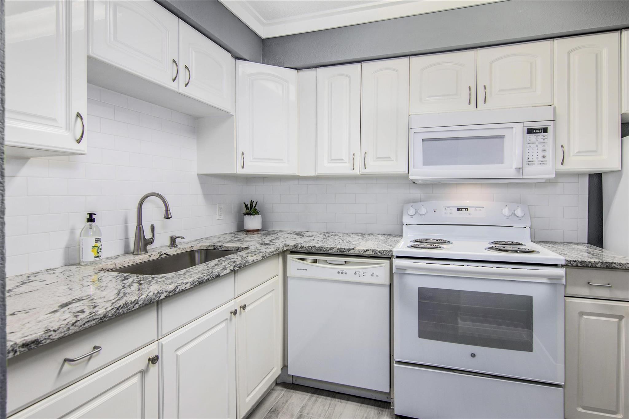 107 E Willowick Avenue 4