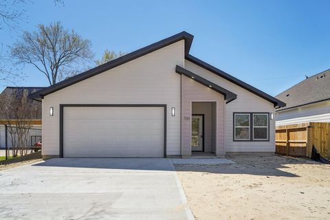 Homes For Sale - 708 S Carroll Street<br/> La Porte, TX 77571