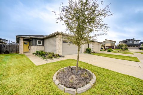 Photo of 12525 Abbey House Court, Houston, TX 77047 (MLS # 82917594)