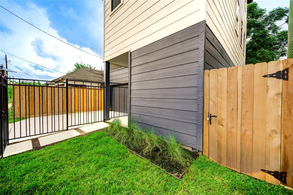 Photo of 3406 Rawley Street, Houston, TX 77020 (MLS # 60857491)