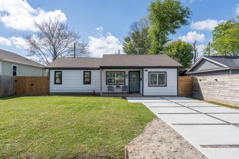 Photo of 810 Jerry Street, Houston, TX 77022 (MLS # 51456694)