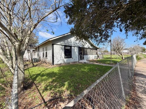Tiny photo for 326 W 2nd Street, Freeport, TX 77541 (MLS # 4283041)