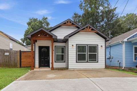 Photo of 16919 Balmoral, Montgomery, TX 77316 (MLS # 46835960)