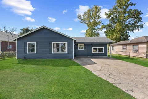 Photo of 7610 Touchstone Street, Houston, TX 77028 (MLS # 18483980)