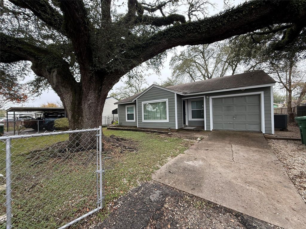 Photo of 38 Wellford Street, Houston, TX 77022 (MLS # 55415986)