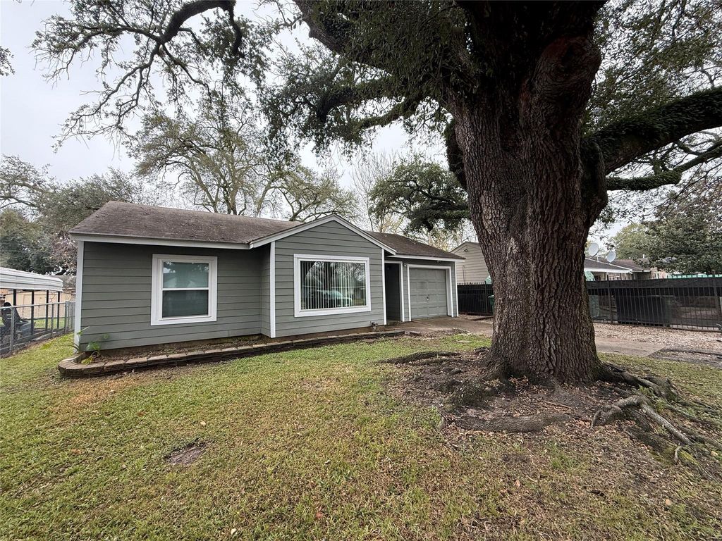 Photo of 38 Wellford Street, Houston, TX 77022 (MLS # 55415986)