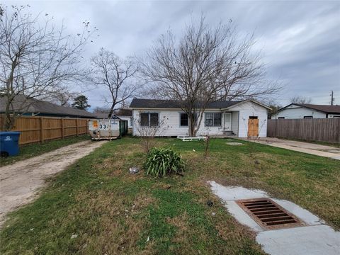 Photo of 14119 Stoneshire Street, Houston, TX 77060 (MLS # 20950216)