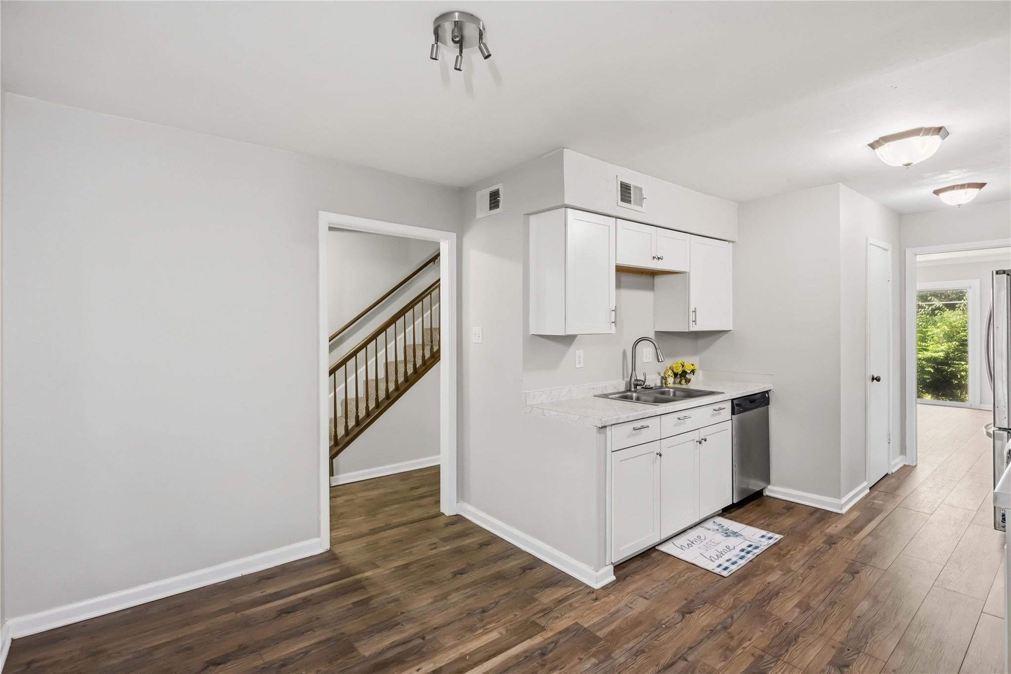 3208 Indian Trail 6