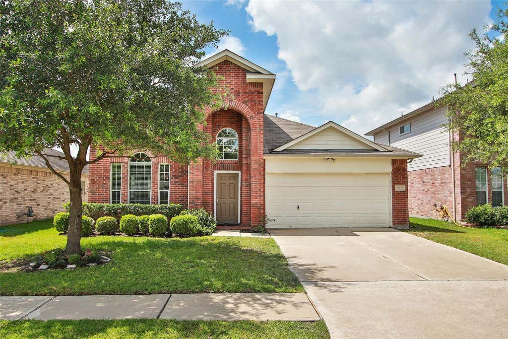Photo of 10243 Mills Run Drive, Houston, TX 77070 (MLS # 65760846)