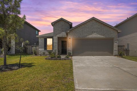 Photo of 235 Pine Cavern Drive, Conroe, TX 77378 (MLS # 31380006)