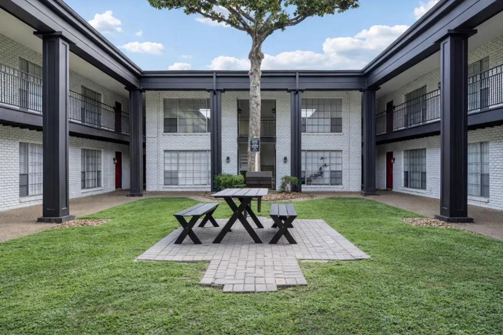 2815 Greenridge Drive 1-024