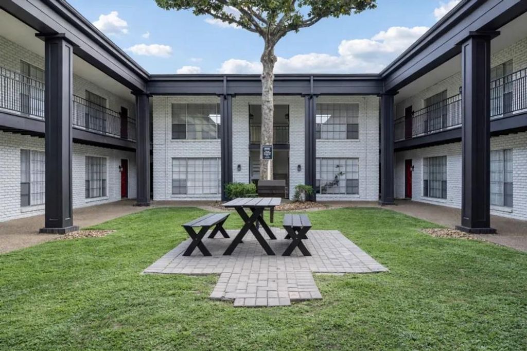 Photo of 2815 Greenridge Drive #1-024, North Houston, TX 77057 (MLS # 22746111)