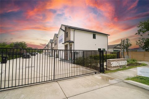 Tiny photo for 5819 Outer Banks St Street, Houston, TX 77091 (MLS # 16118261)