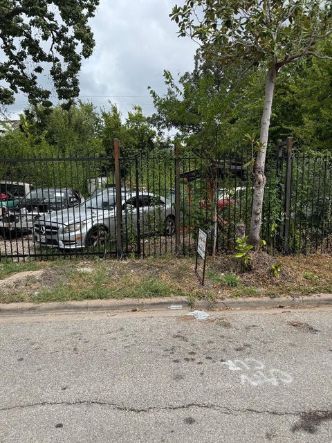 Photo of 8918 Bellflower Street, Houston, TX 77063 (MLS # 78728537)