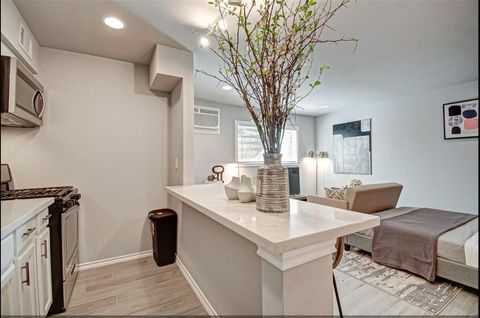 Photo of 1903 Commonwealth Street #31, Houston, TX 77006 (MLS # 27107067)