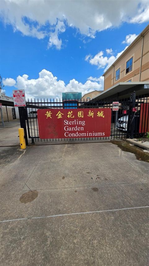 Condo For Sale - 6633 W Sam Houston Parkway #3C<br/> Houston, TX 77072