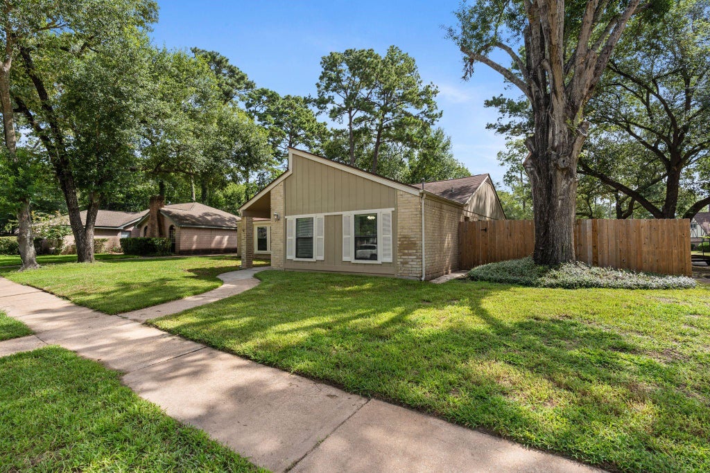 Photo of 14923 Forest Lodge Court, Houston, TX 77070 (MLS # 40631481)