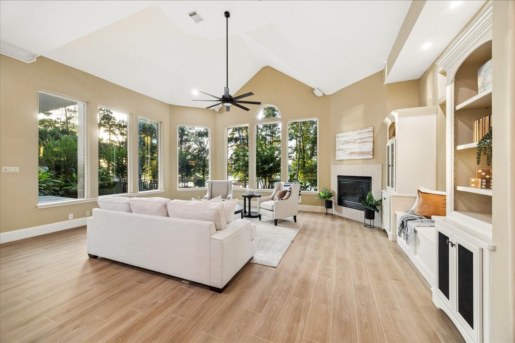 Photo of 30 Turtle Cove Court, Kingwood, TX 77346 (MLS # 25757441)
